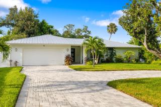 Private Heated Pool BBQ Firepit Near Water - 4