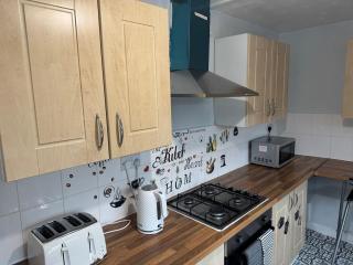 Bakewell St 2BR Retreat for 5 with FREE Parking - 2