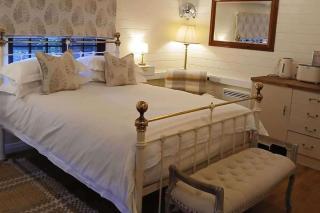 Tranquil Lodge Retreat in Southampton - 3