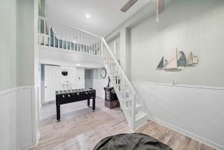 Fishermans Dream With Game Room Walk to the Beach - 8