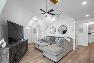 Unique home with massive deck and close to beach - 5