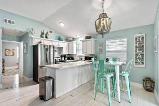 Modern bungalow with private pool, fire pit and game room - 5