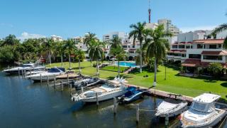 Luxury Holiday Apartment by the Lagoon - 1
