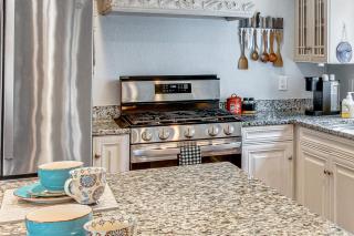 Waterfront Deck! Couples Retreat on Point A Lake - 2