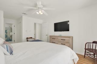 Tybee Retreat - 9