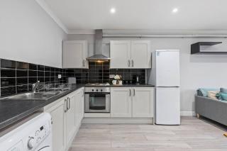 5-Bedroom Contractor Home near CBS Arena - 9