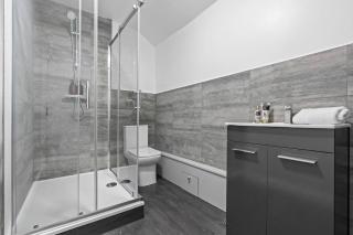 5-Bedroom Contractor Home near CBS Arena - 2