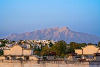 Atico Dúplex en Estepona con Vistas al Mar y Montaña a 10 min de la Playa - 9