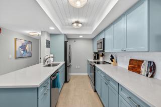 Renovated direct oceanfront condo with spacious balcony, heated pool, and garage parking - 2