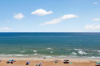 Renovated direct oceanfront condo with spacious balcony, heated pool, and garage parking - 4