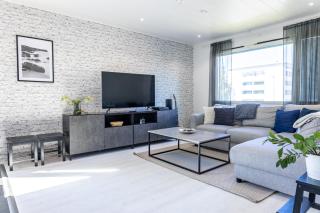 Modern Arctic Home Near the River - 6