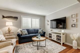 2 Bedroom 2 Bath with short walk to the beach - 8