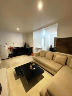 Cozy 1-BDR - Free Wi-Fi & Mins DRV to Airport - 2