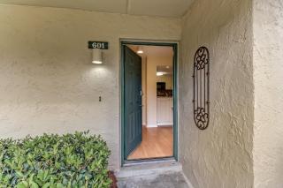 3 Bedroom Ocean Front Sailmaker Unit 601 - 9