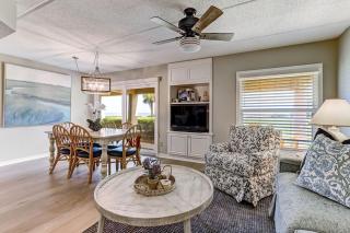 3 Bedroom Ocean Front Sailmaker Unit 601 - 5