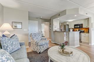 3 Bedroom Ocean Front Sailmaker Unit 601 - 1