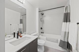 Modern 3-Bedroom Townhouse with Parking - 7