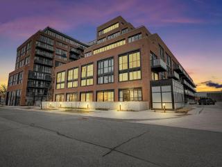 Modern 3-Bedroom Townhouse with Parking - 5