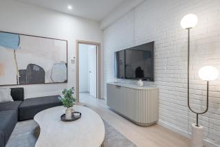 Downtown Core - Ultra Modern 1 Bedroom Apartment - 5