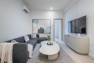 Downtown Core - Ultra Modern 1 Bedroom Apartment - 0