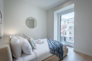 Downtown Core - Ultra Modern 1 Bedroom Apartment - 9