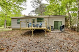 Walk to Lake Hamlin Cottage Near Boat Launch - 4