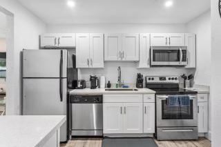 Charming North Miami Home with Private Yard — Pet-Friendly & Near Beach - 8