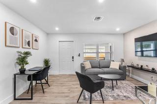 Charming North Miami Home with Private Yard — Pet-Friendly & Near Beach - 7