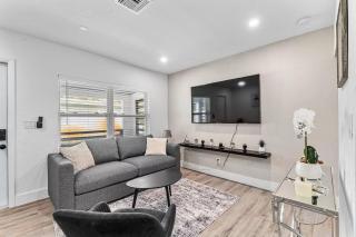 Charming North Miami Home with Private Yard — Pet-Friendly & Near Beach - 3