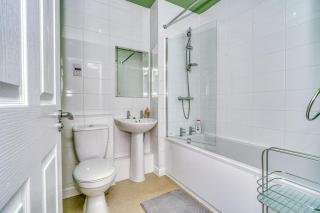 Stylish 2-bedroom home in Salford - 5 guests - 3