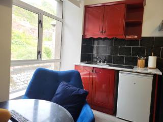 Cosy Cork Studio - cosyincork - 4