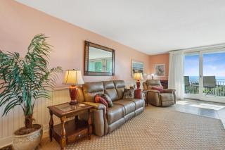 Ocean front comfort, Golf courses, walking and biking trails - 9
