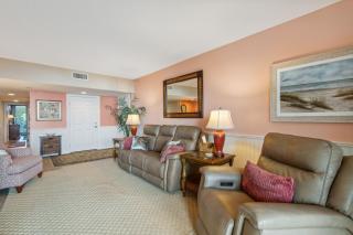 Ocean front comfort, Golf courses, walking and biking trails - 4