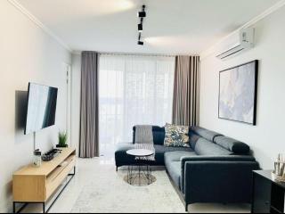 Mphoentle Residence ellipse waterfall - 9