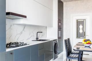 Modern Stroy 55 by Royal Rentals - 2