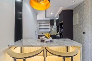 Noir & Blanc Suite - 6