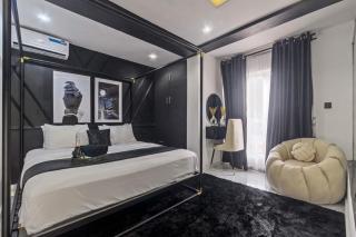Noir & Blanc Suite - 5