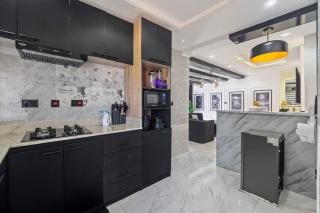 Noir & Blanc Suite - 2