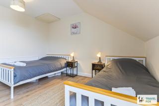 Central 2 bedroom Home and Street Parking - 3