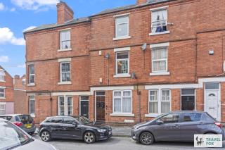 Central 2 bedroom Home and Street Parking - 6