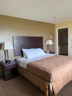 Clinton Inn & Suites - 7