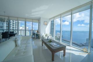 Lavish Condo Breathtaking Views - 9