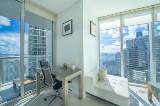 Lavish Condo Breathtaking Views - 7