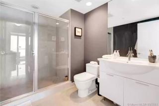 Lavish Condo Breathtaking Views - 3