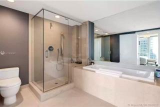 Lavish Condo Breathtaking Views - 2