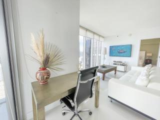 Lavish Condo Breathtaking Views - 3