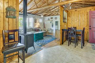 Boat, Hike and Fish Rustic Greenwood Retreat - 1