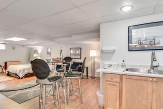 Hot Tub Access Studio 5 Mi to Downtown Portland! - 3