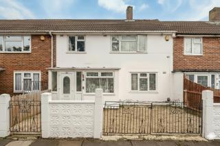 Family Friendly 3BR Haven in Northolt with Parking - 7