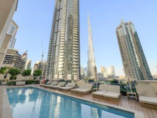 Spacious 1BR in Downtown with Balcony & Pool - 5